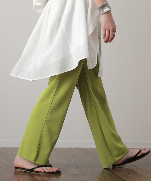 HUG.U（ハグユー）の「しゃり感カラーパンツ（スラックス・レディース・グレイッシュブルー/ライム/ベージュ/ブラック/カーキ/スモークピンク・レギュラー丈/トール丈）」の4枚目の写真