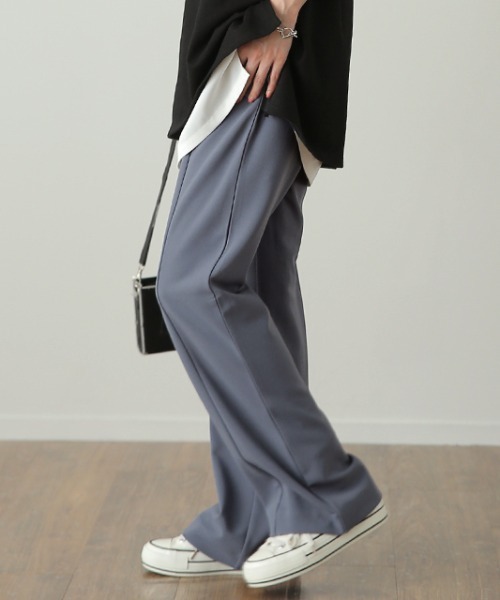 HUG.U（ハグユー）の「しゃり感カラーパンツ（スラックス・レディース・グレイッシュブルー/ライム/ベージュ/ブラック/カーキ/スモークピンク・レギュラー丈/トール丈）」の5枚目の写真