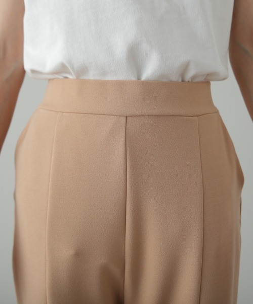 HUG.U（ハグユー）の「しゃり感カラーパンツ（スラックス・レディース・グレイッシュブルー/ライム/ベージュ/ブラック/カーキ/スモークピンク・レギュラー丈/トール丈）」の17枚目の写真