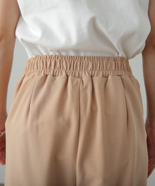 HUG.U（ハグユー）の「しゃり感カラーパンツ（スラックス・レディース・グレイッシュブルー/ライム/ベージュ/ブラック/カーキ/スモークピンク・レギュラー丈/トール丈）」の20枚目の写真