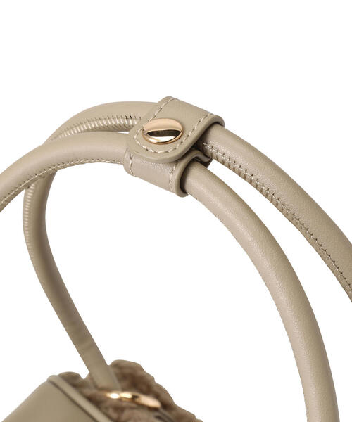 NATURAL BEAUTY BASIC（ナチュラルビューティーベーシック）の「◇【美人百花掲載】ハートチャームシープボストンバック（ボストンバッグ・レディース・ベージュ/オフホワイト・ﾌﾘ-）」の8枚目の写真