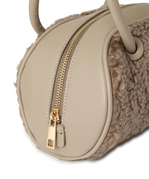 NATURAL BEAUTY BASIC（ナチュラルビューティーベーシック）の「◇【美人百花掲載】ハートチャームシープボストンバック（ボストンバッグ・レディース・ベージュ/オフホワイト・ﾌﾘ-）」の9枚目の写真