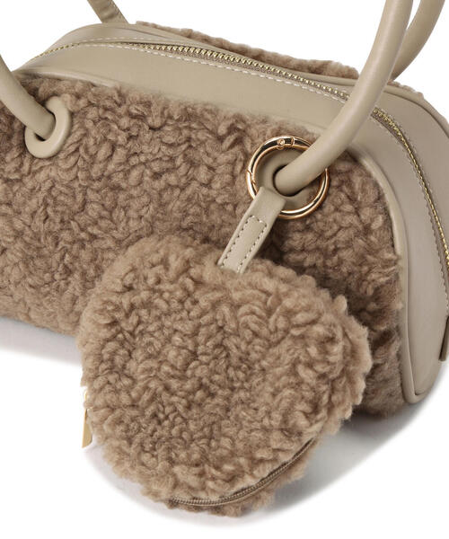 NATURAL BEAUTY BASIC（ナチュラルビューティーベーシック）の「◇【美人百花掲載】ハートチャームシープボストンバック（ボストンバッグ・レディース・ベージュ/オフホワイト・ﾌﾘ-）」の10枚目の写真