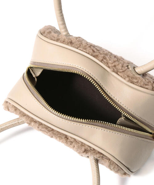 NATURAL BEAUTY BASIC（ナチュラルビューティーベーシック）の「◇【美人百花掲載】ハートチャームシープボストンバック（ボストンバッグ・レディース・ベージュ/オフホワイト・ﾌﾘ-）」の11枚目の写真