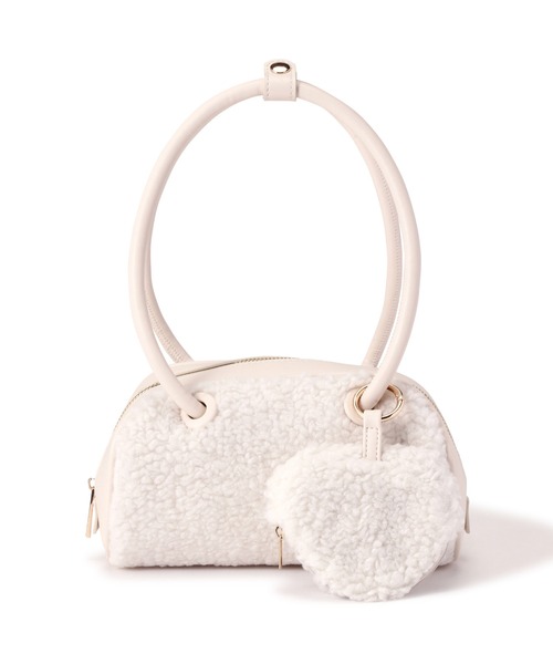 NATURAL BEAUTY BASIC（ナチュラルビューティーベーシック）の「◇【美人百花掲載】ハートチャームシープボストンバック（ボストンバッグ・レディース・ベージュ/オフホワイト・ﾌﾘ-）」の3枚目の写真