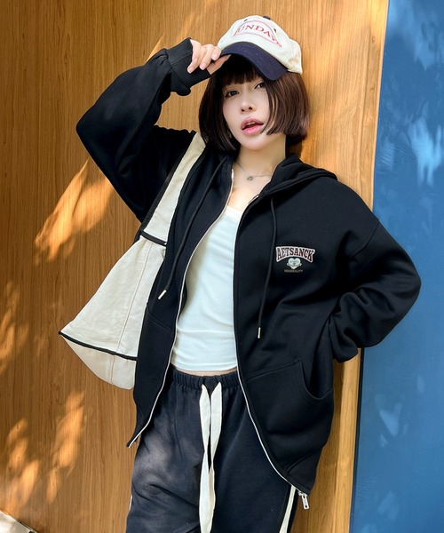 SHEPP（シープ）の「ワンポイントロゴ ジップ フーディー（パーカー・レディース・アイボリー/ブラック/ネイビー・M/XL/L）」の4枚目の写真