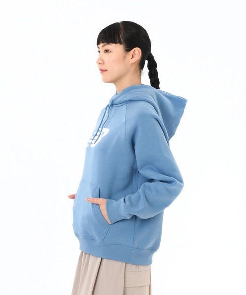 NEW BALANCE(ニューバランス)の「ニューバランス New Balance Sport フリースロゴフーディ_(裏起毛)(パーカー・レディース・ライトグレー/ネイビー/ブラック・S/M/L/XL)」の13枚目の写真