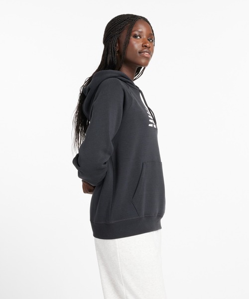 NEW BALANCE(ニューバランス)の「ニューバランス New Balance Sport フリースロゴフーディ_(裏起毛)(パーカー・レディース・ライトグレー/ネイビー/ブラック・S/M/L/XL)」の6枚目の写真