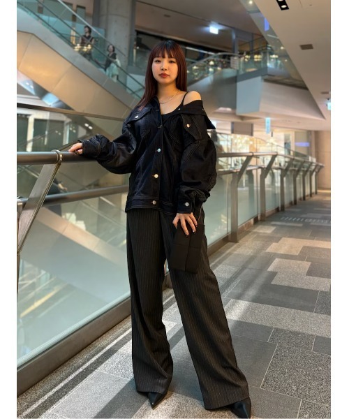 ALLSAINTS（オールセインツ）の「AVERIE PINSTRIPED WIDE LEG TROUSERS | AVERIE ピンストライプ ワイド レッグ トラウザー（スラックス・レディース・グレー・4/6/8/10/12）」の2枚目の写真