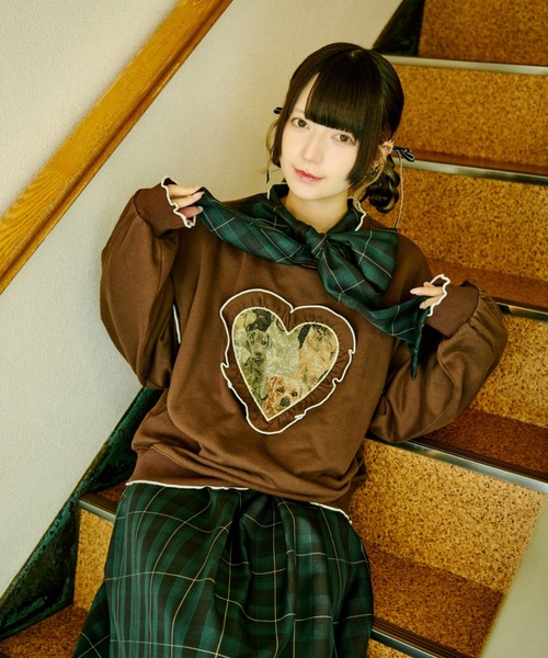 kutir（クティール）の「【クティールとレトロ】ハートフリルアソートスウェット/トレーナー（スウェット・レディース・ベージュ/ネイビー/ブラウン・FREE）」の2枚目の写真