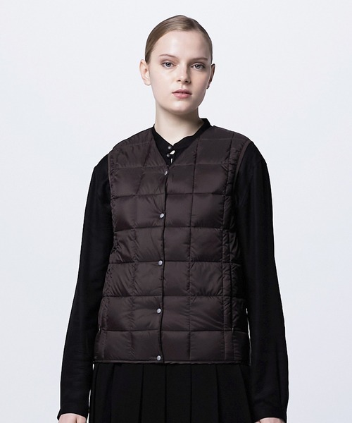 TAION(タイオン)の「【TAION(タイオン)】〈ウィメンズ〉ベーシック Vネックボタン インナーダウンベスト(ダウンベスト・レディース・チョコ/ネイビー系6/カーキ/サンドベージュ/オフホワイト/レモンイエロー/オレンジ/オリーブ/グレー/ライトグレー/ラベンダー/ダークネイビー/モカ/ベージュ/ダークオリーブ/チャコールグレー/ブラック/ダークグリーン/ミント/ダークグリーン系/ネイビー/チャコール/ケリーグリーン/レオパード/その他8/ベージュ系4/ベージュ系5/ブラック系その他3・XL/M/L/2XL/S)」の9枚目の写真