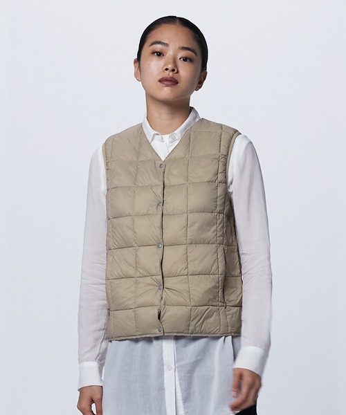 TAION(タイオン)の「【TAION(タイオン)】〈ウィメンズ〉ベーシック Vネックボタン インナーダウンベスト(ダウンベスト・レディース・チョコ/ネイビー系6/カーキ/サンドベージュ/オフホワイト/レモンイエロー/オレンジ/オリーブ/グレー/ライトグレー/ラベンダー/ダークネイビー/モカ/ベージュ/ダークオリーブ/チャコールグレー/ブラック/ダークグリーン/ミント/ダークグリーン系/ネイビー/チャコール/ケリーグリーン/レオパード/その他8/ベージュ系4/ベージュ系5/ブラック系その他3・XL/M/L/2XL/S)」の11枚目の写真