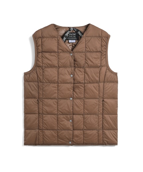 TAION(タイオン)の「【TAION(タイオン)】〈ウィメンズ〉ベーシック Vネックボタン インナーダウンベスト(ダウンベスト・レディース・チョコ/ネイビー系6/カーキ/サンドベージュ/オフホワイト/レモンイエロー/オレンジ/オリーブ/グレー/ライトグレー/ラベンダー/ダークネイビー/モカ/ベージュ/ダークオリーブ/チャコールグレー/ブラック/ダークグリーン/ミント/ダークグリーン系/ネイビー/チャコール/ケリーグリーン/レオパード/その他8/ベージュ系4/ベージュ系5/ブラック系その他3・XL/M/L/2XL/S)」の8枚目の写真