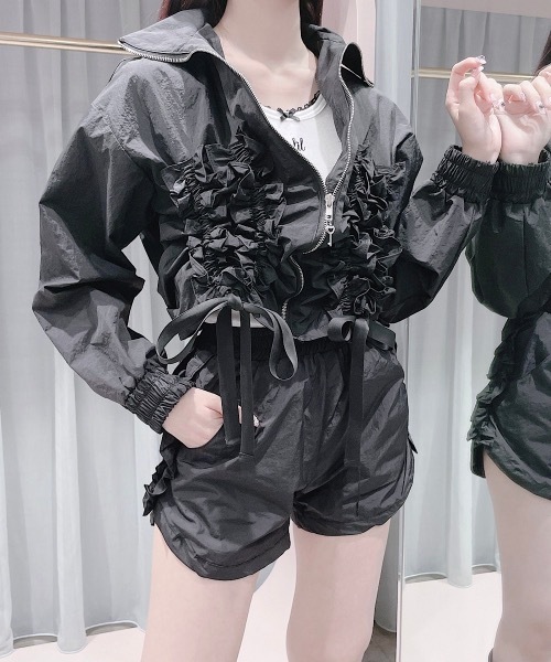 lilLilly（リルリリー）の「2wayフリルナイロンブルゾン（ブルゾン・レディース・ホワイト/ブラック/ブルー・FREE）」の16枚目の写真