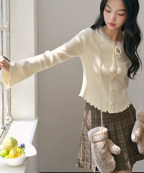 AsRiRe(アスリレイ)の「パールボタン もこもこニットトップス(ニット/セーター・レディース・ブラック/レッド/アイボリー・M)」の8枚目の写真