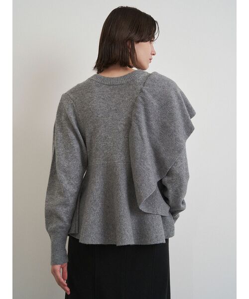 ELENDEEK（エレンディーク）の「ショルダーフリルペプラムニット