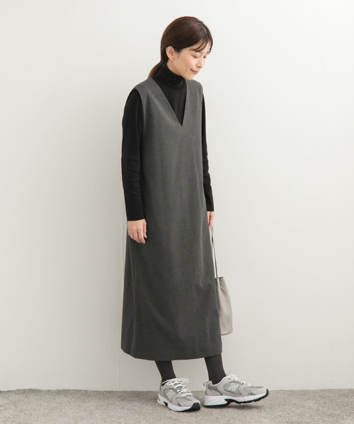 URBAN RESEARCH DOORS（アーバンリサーチドアーズ）の「『UR TECH』ストレートラインジャンパースカート（ワンピース・レディース・ブラック/チャコールグレー・SMALL/MEDIUM）」の18枚目の写真