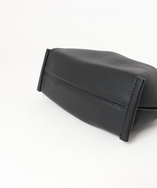 styiro(スタイロ)の「【調節可】シャーリングチェーンショルダーバッグ(ショルダーバッグ・レディース・ブラック/ブラウン/レッド/シルバー・FREE)」の7枚目の写真