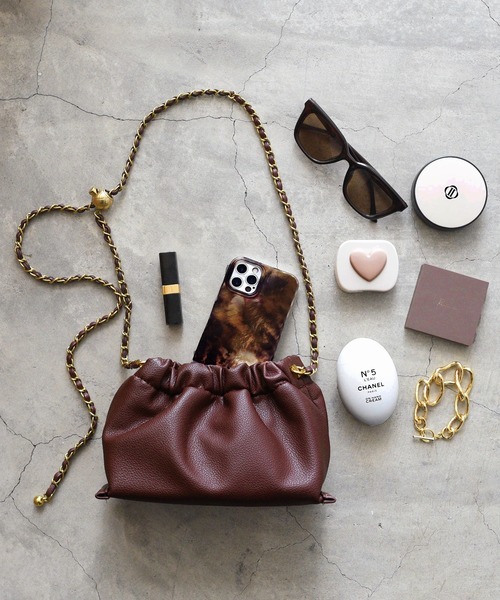 styiro(スタイロ)の「【調節可】シャーリングチェーンショルダーバッグ(ショルダーバッグ・レディース・ブラック/ブラウン/レッド/シルバー・FREE)」の1枚目の写真