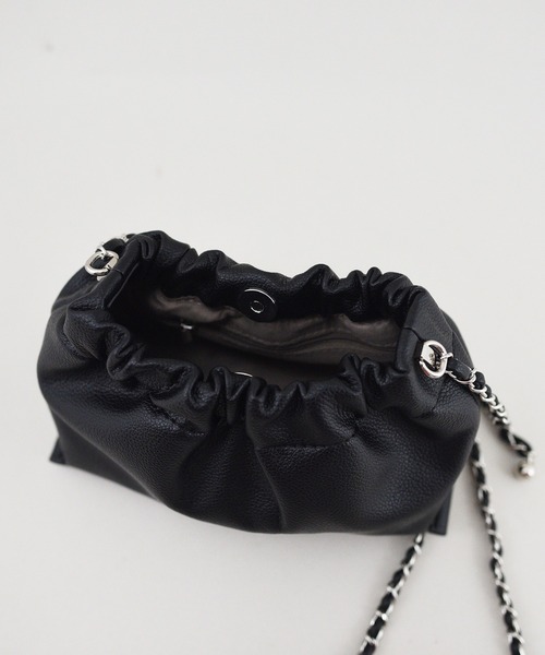 styiro(スタイロ)の「【調節可】シャーリングチェーンショルダーバッグ(ショルダーバッグ・レディース・ブラック/ブラウン/レッド/シルバー・FREE)」の13枚目の写真