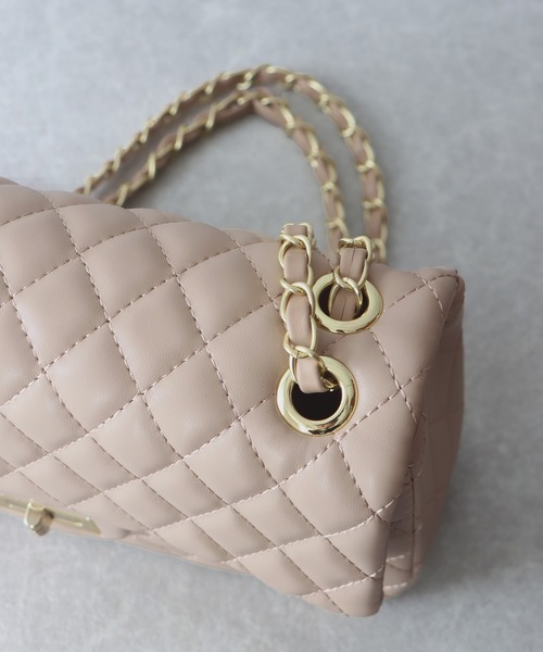 キルティングバッグ　チェーン　ショルダーバッグ　チャーム　カメリア　2way キルティングバッグ チェーン ショルダーバッグ チャーム カメリア