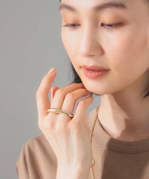 ISOLATION(アイソレーション)の「ISOLATION / カーブ ダブルフィンガー リング(リング・レディース・ゴールド・SMALL)」の1枚目の写真