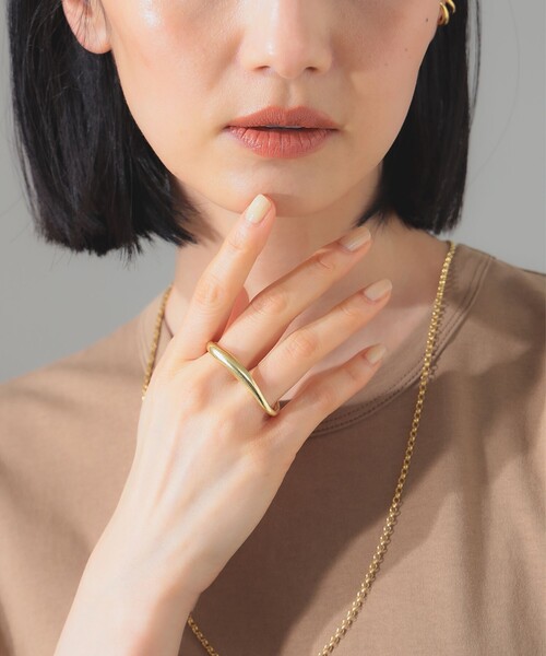 ISOLATION(アイソレーション)の「ISOLATION / カーブ ダブルフィンガー リング(リング・レディース・ゴールド・SMALL)」の2枚目の写真