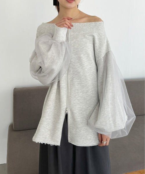 Olu.(オルドット)の「チュールドッキングボートネックスウェット(スウェット・レディース・アイボリー/ライトグレー・FREE)」の2枚目の写真