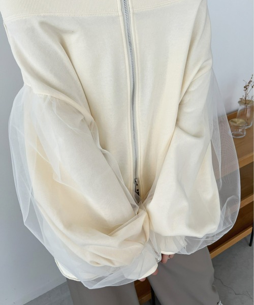 Olu.(オルドット)の「チュールドッキングボートネックスウェット(スウェット・レディース・アイボリー/ライトグレー・FREE)」の21枚目の写真