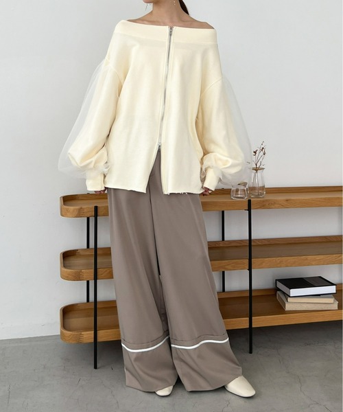 Olu.(オルドット)の「チュールドッキングボートネックスウェット(スウェット・レディース・アイボリー/ライトグレー・FREE)」の17枚目の写真