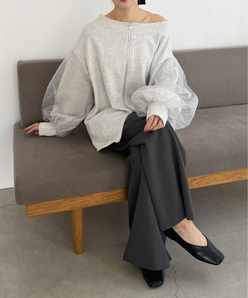 Olu.(オルドット)の「チュールドッキングボートネックスウェット(スウェット・レディース・アイボリー/ライトグレー・FREE)」の13枚目の写真