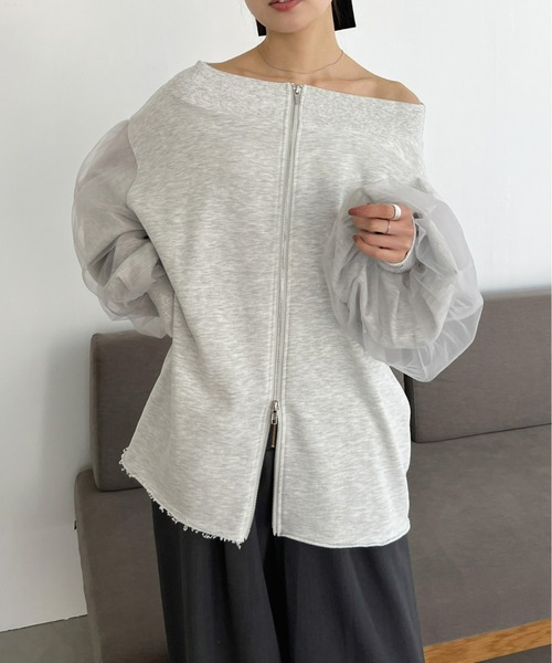 Olu.(オルドット)の「チュールドッキングボートネックスウェット(スウェット・レディース・アイボリー/ライトグレー・FREE)」の8枚目の写真