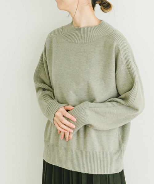 ITEMS URBANRESEARCH(アイテムズ アーバンリサーチ)の「ショルダーリブハイネックニット(ニット/セーター・レディース・チャコールグレー/オフホワイト/ベージュ/ミント・FREE)」の3枚目の写真