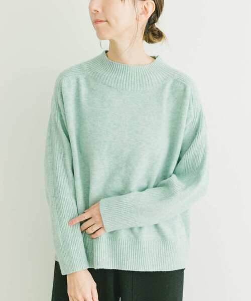 ITEMS URBANRESEARCH(アイテムズ アーバンリサーチ)の「ショルダーリブハイネックニット(ニット/セーター・レディース・チャコールグレー/オフホワイト/ベージュ/ミント・FREE)」の5枚目の写真