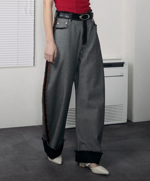 le ELMi（ルエルミ）の「Roll-up fringe outlinking denim pants / ロールアップ フリンジ アウトリンキング デニムパンツ【セットアップ対応】（デニムパンツ・レディース・ブラック/ブルー・M/L）」の15枚目の写真