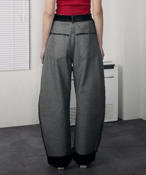 le ELMi（ルエルミ）の「Roll-up fringe outlinking denim pants / ロールアップ フリンジ アウトリンキング デニムパンツ【セットアップ対応】（デニムパンツ・レディース・ブラック/ブルー・M/L）」の16枚目の写真