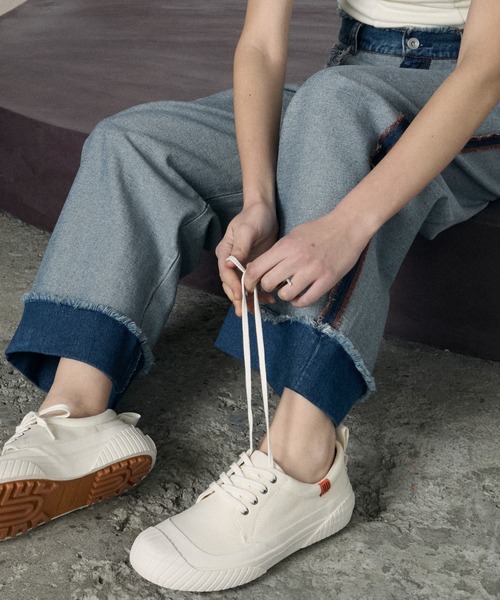 le ELMi（ルエルミ）の「Roll-up fringe outlinking denim pants / ロールアップ フリンジ アウトリンキング デニムパンツ【セットアップ対応】（デニムパンツ・レディース・ブラック/ブルー・M/L）」の12枚目の写真