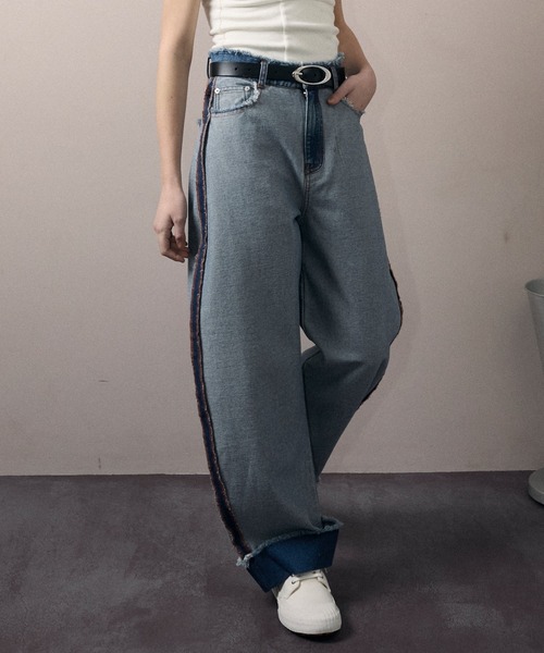 le ELMi（ルエルミ）の「Roll-up fringe outlinking denim pants / ロールアップ フリンジ アウトリンキング デニムパンツ【セットアップ対応】（デニムパンツ・レディース・ブラック/ブルー・M/L）」の4枚目の写真