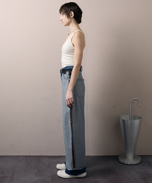 le ELMi（ルエルミ）の「Roll-up fringe outlinking denim pants / ロールアップ フリンジ アウトリンキング デニムパンツ【セットアップ対応】（デニムパンツ・レディース・ブラック/ブルー・M/L）」の7枚目の写真