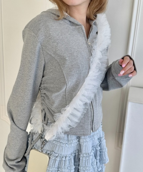 Loueme(ルエム)の「【7色展開】フリルチュールスマホショルダー/マルチショルダーストラップ(スマホグッズ・レディース・アイボリー/ブラック/ライトブルー/グレー/ホワイト/ピンク/ライトグリーン・FREE)」の2枚目の写真