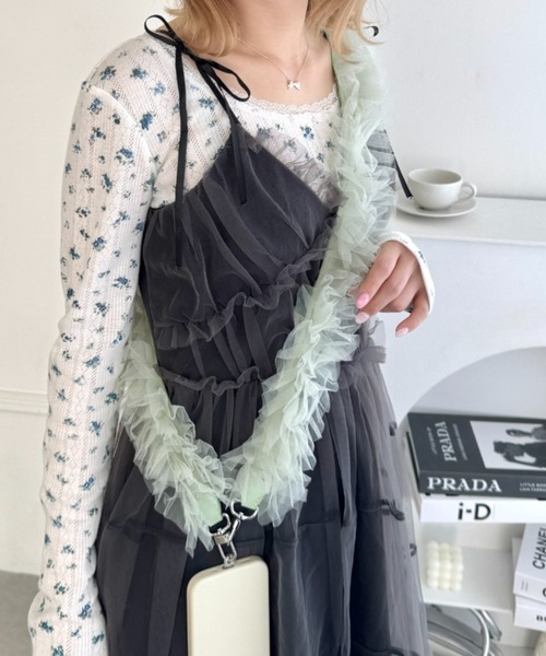 Loueme(ルエム)の「【7色展開】フリルチュールスマホショルダー/マルチショルダーストラップ(スマホグッズ・レディース・アイボリー/ブラック/ライトブルー/グレー/ホワイト/ピンク/ライトグリーン・FREE)」の5枚目の写真