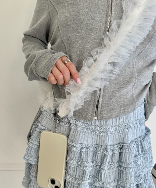 Loueme(ルエム)の「【7色展開】フリルチュールスマホショルダー/マルチショルダーストラップ(スマホグッズ・レディース・アイボリー/ブラック/ライトブルー/グレー/ホワイト/ピンク/ライトグリーン・FREE)」の13枚目の写真