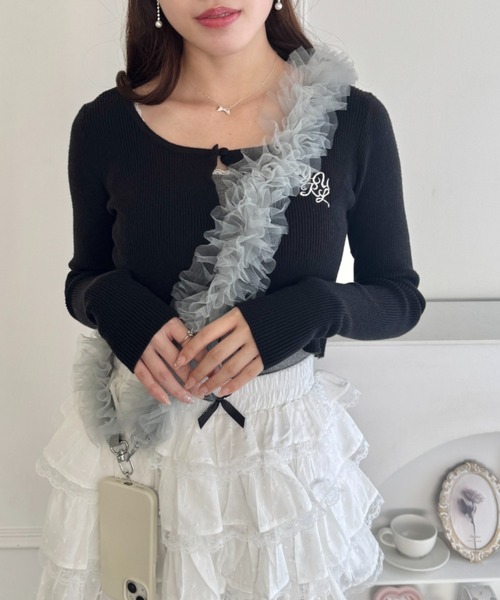 Loueme(ルエム)の「【7色展開】フリルチュールスマホショルダー/マルチショルダーストラップ(スマホグッズ・レディース・アイボリー/ブラック/ライトブルー/グレー/ホワイト/ピンク/ライトグリーン・FREE)」の11枚目の写真