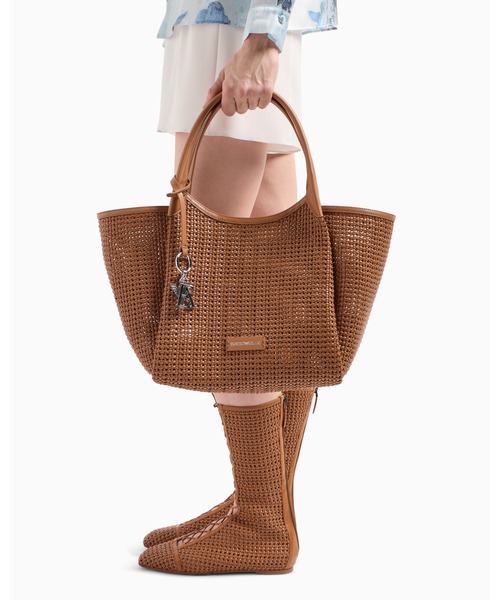 EMPORIO ARMANI（エンポリオアルマーニ）の「【エンポリオ アルマーニ】ショッパー 編み込み ロゴチャーム（トートバッグ・レディース・ブラウン/ブラック・FREE）」の4枚目の写真