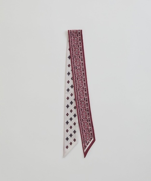 THE SHINZONE(ザ シンゾーン)の「THE SHINZONE BANDANA PRINTED NARROW SCARF 25SMSIT04(バンダナ/スカーフ・レディース・ネイビー/バーガンディー・FREE)」の2枚目の写真