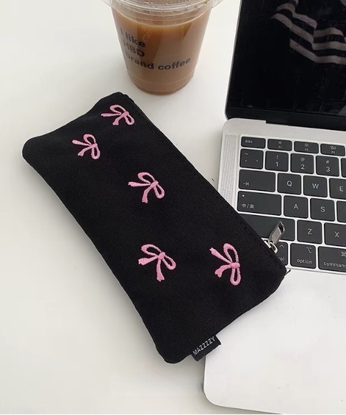 E&C closet…（イーアンドシークローゼット）の「リボン刺繍スリムペンケース（ポーチ・レディース・ブラック・FREE）」の5枚目の写真