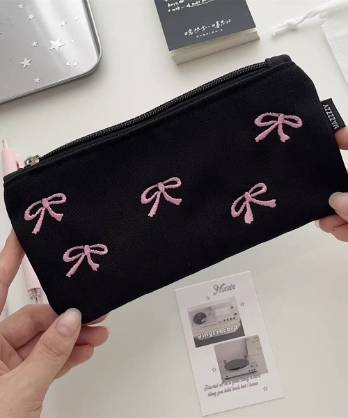 E&C closet…（イーアンドシークローゼット）の「リボン刺繍スリムペンケース（ポーチ・レディース・ブラック・FREE）」の9枚目の写真