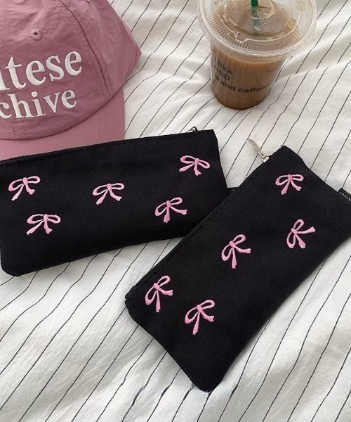 E&C closet…（イーアンドシークローゼット）の「リボン刺繍スリムペンケース（ポーチ・レディース・ブラック・FREE）」の14枚目の写真