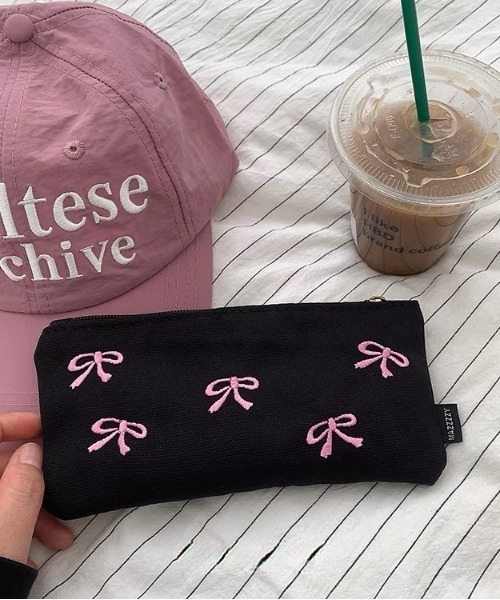 E&C closet…（イーアンドシークローゼット）の「リボン刺繍スリムペンケース（ポーチ・レディース・ブラック・FREE）」の13枚目の写真