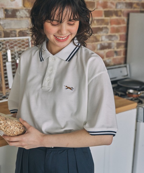 PENNEYS(ぺニーズ)の「PENNEYS/ペニーズ 別注 THE FOX ロゴ ワッペン刺繍 ラインデザイン 鹿の子ポロシャツ(ポロシャツ・レディース・アイボリー/ブラウン/ネイビー/オフホワイト/ブラック・FREE)」の2枚目の写真